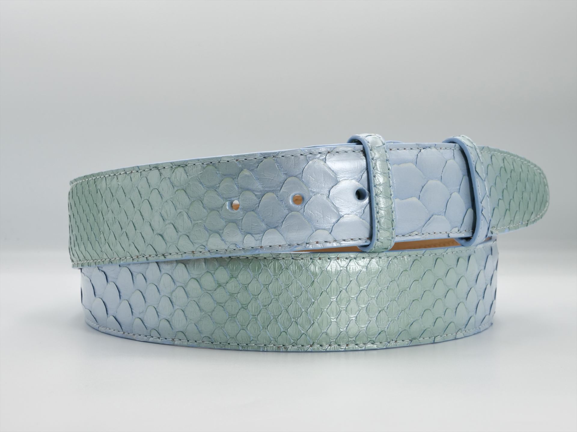 BACALL PYTHON BIVITTATUS PEARLESCENT BABY BLUE